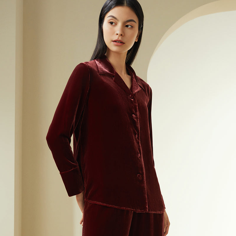 
                  
                    Suede Silk Long Sleeve Pajamas Set
                  
                