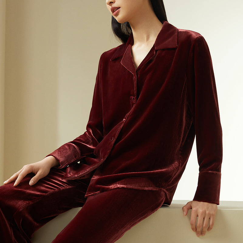 
                  
                    Suede Silk Long Sleeve Pajamas Set
                  
                