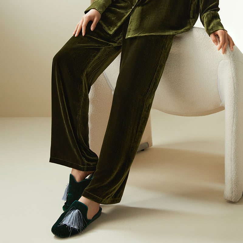 
                  
                    Suede Silk Long Sleeve Pajamas Set
                  
                