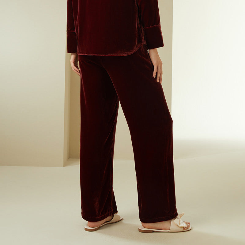 
                  
                    Suede Silk Long Sleeve Pajamas Set
                  
                