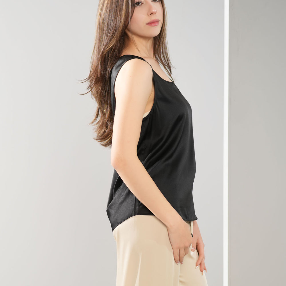 
                  
                    Silk Round Collar Vest
                  
                