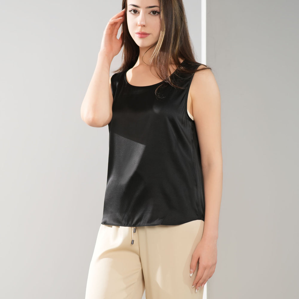 
                  
                    Silk Round Collar Vest
                  
                